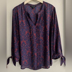 Melisa Tie Sleeve Detail Blouse
XL | Burgundy